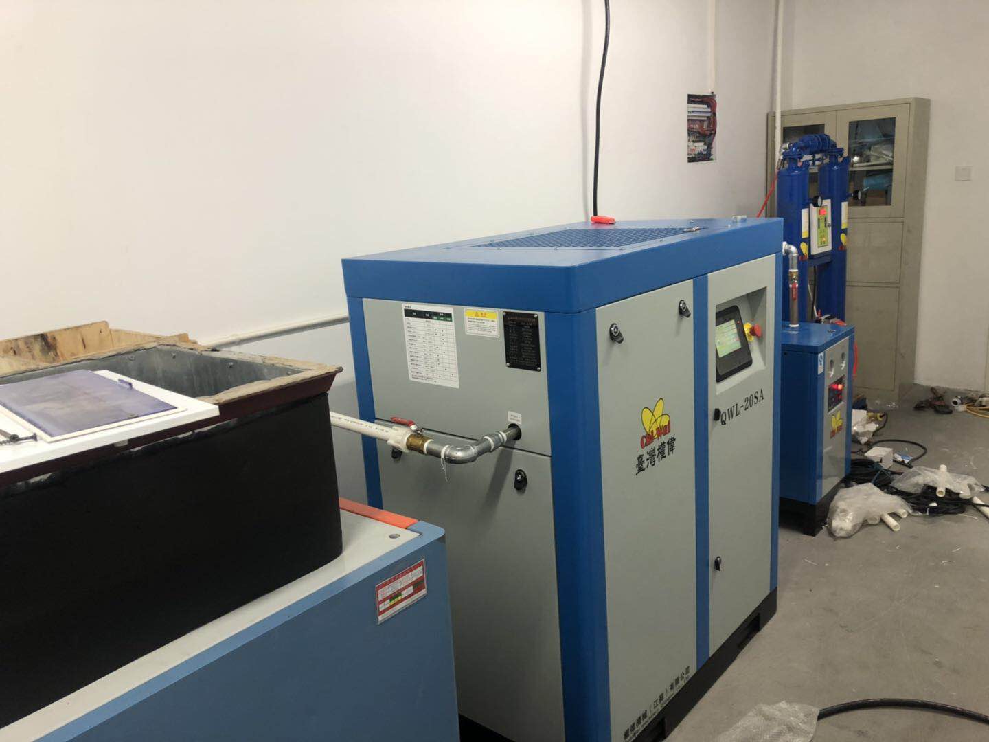 杭州博士頓光學(xué)有限公司水潤滑螺桿空壓機的案例-權(quán)偉水潤滑螺桿