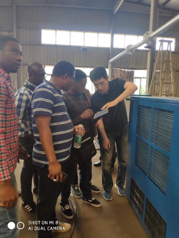 相互信任是關(guān)鍵，權(quán)偉螺桿空壓機運行被編入客戶機器程序