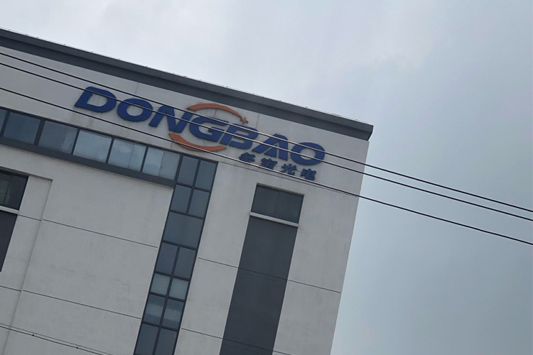 東寶光電科技頻頻加購，權(quán)偉節(jié)能螺桿空壓機持續(xù)爆單