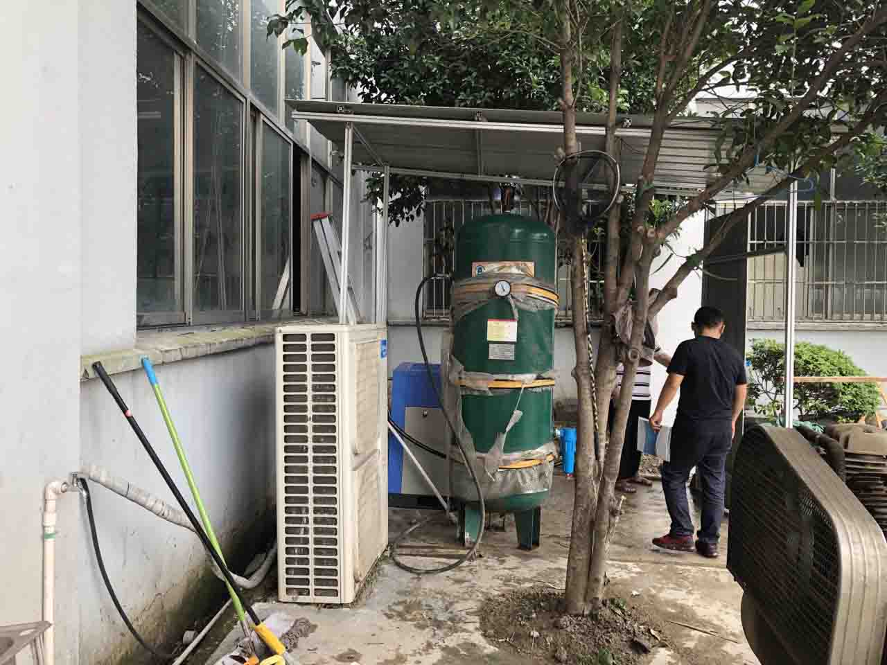 和你簡(jiǎn)單談?wù)劯邏嚎諌簷C(jī)在水電站的應(yīng)用方式-權(quán)偉螺桿空壓機(jī)