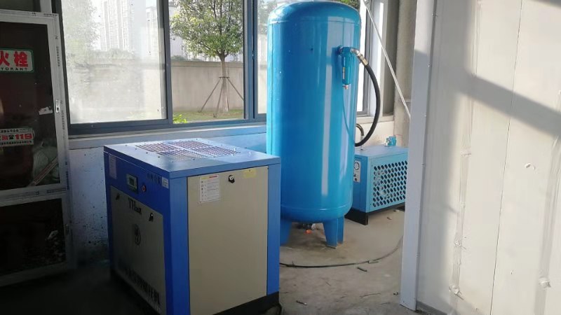 簡單說說螺桿式空壓機出現(xiàn)溫度偏差的解決方法-權(quán)偉永瑩螺桿空壓機廠家