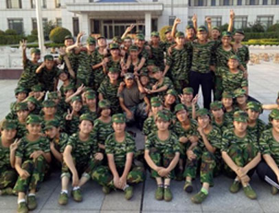 權(quán)偉機(jī)械組織員工參加拓展訓(xùn)練 權(quán)偉機(jī)械組織員工參加拓展訓(xùn)練