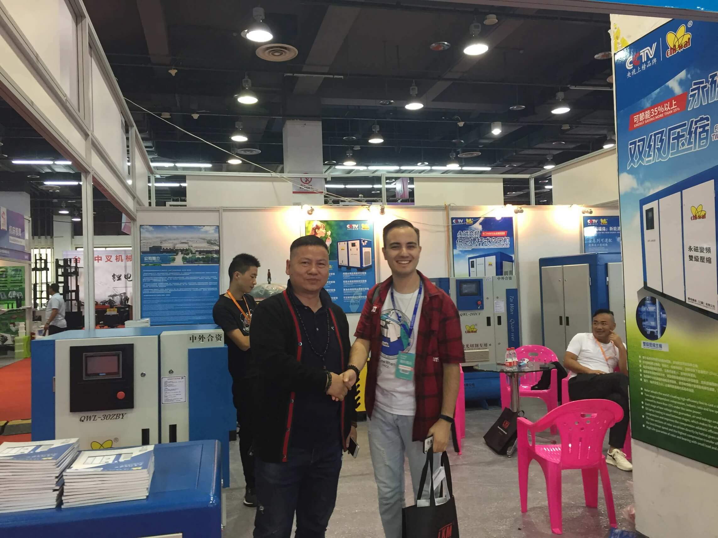 權(quán)偉節(jié)能空壓機(jī)