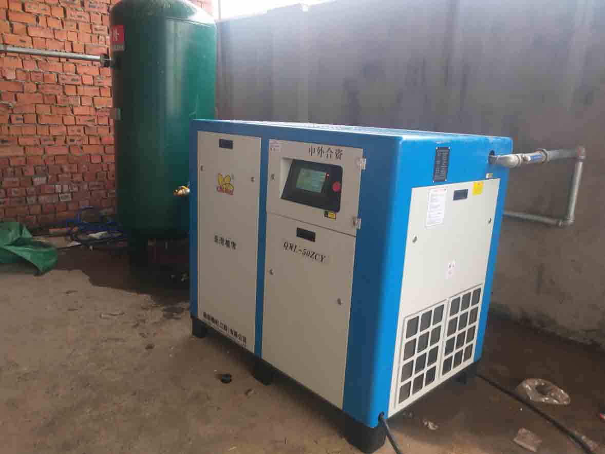 權(quán)偉螺桿空壓機(jī) 權(quán)偉螺桿空壓機(jī)