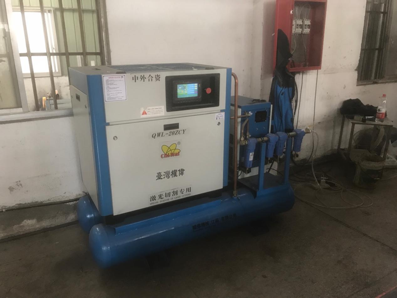 22KW激光切割螺桿空壓機(jī) 22KW激光切割螺桿空壓機(jī)