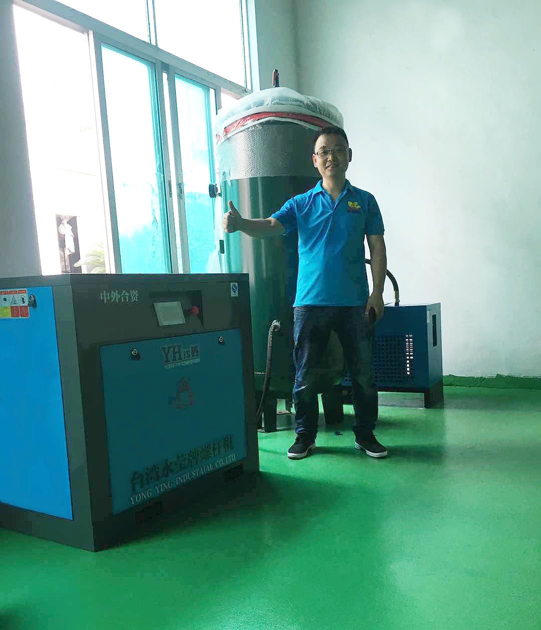 權(quán)偉節(jié)能螺桿空壓機 權(quán)偉節(jié)能螺桿空壓機