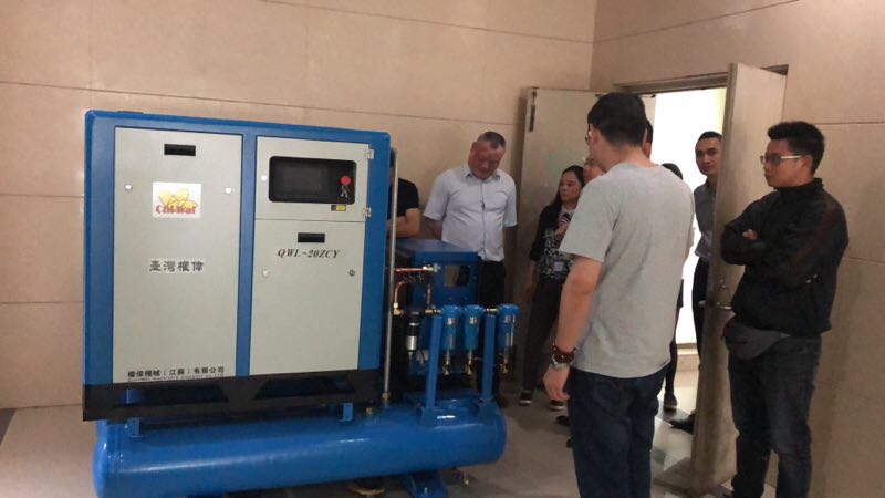 權(quán)偉螺桿空壓機(jī) 權(quán)偉螺桿空壓機(jī)