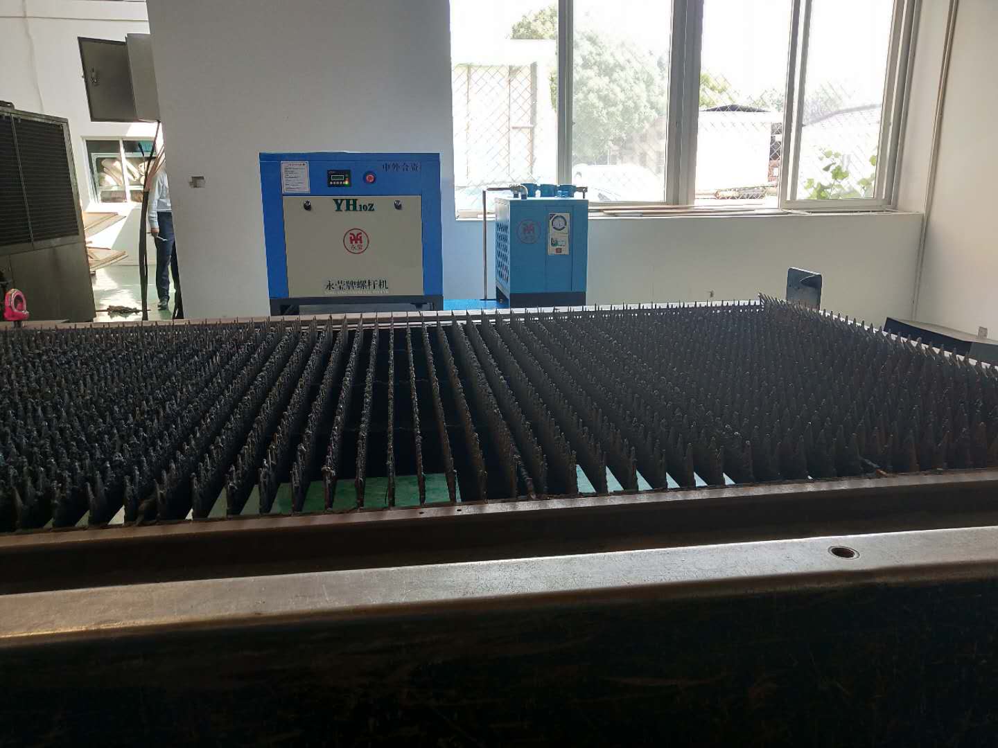 激光切割螺桿空壓機(jī)