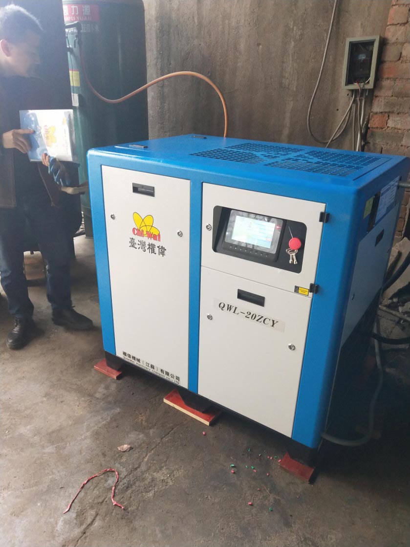 權(quán)偉節(jié)能螺桿空壓機(jī)