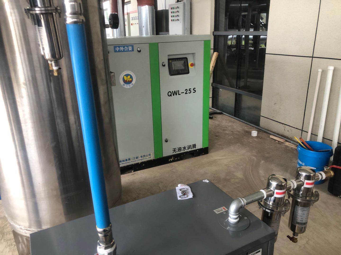 權(quán)偉,永瑩無油水潤滑空壓機